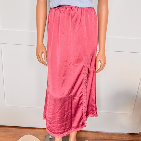NWT-Francesca’s Bernice Fitted Pink Satin Lace Trim Slit Midi Skirt, X-Small - Picture 10 of 12